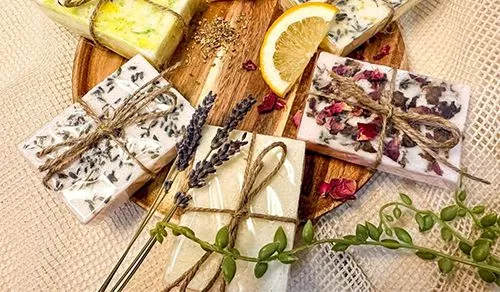Wrap Your Homemade Soaps with Fresh Herbs 
